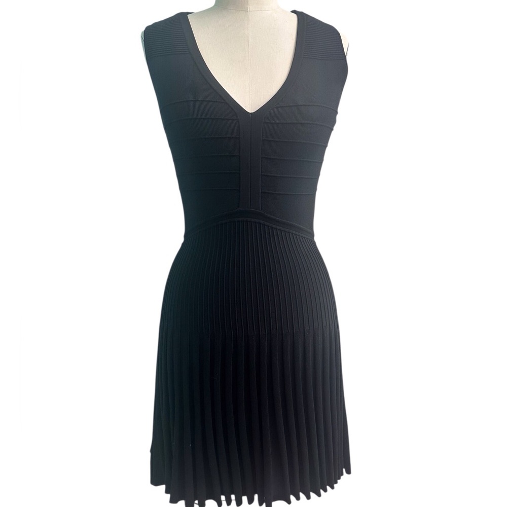 Diane Von Furstenberg Sleeveless Black Fit & Flare Pleated Knit Dress - Small - Picture 1 of 7